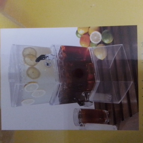 NWT 1.5 Gallon Stackable Beverage Dispenser and Colorful Ice Cube Trays - Picture 2 of 16